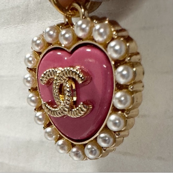 CHANEL Vintage Zipper Pull Button Charm Gold Tone Pink Heart Pearls 23mm - Picture 4 of 7